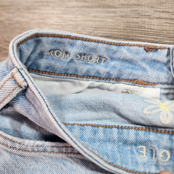 AMERICAN EAGLE Daisy Flower Embroidered Cut Off Distressed Denim Jean Shorts 2 - Picture 10 of 14